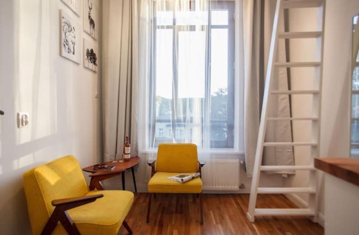 Retro Apartment *